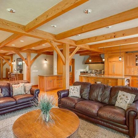 Snowgrass Lodge - River, Mountain Views & Hot Tub Leavenworth Exterior photo