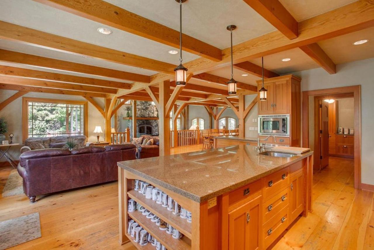 Snowgrass Lodge - River, Mountain Views & Hot Tub Leavenworth Exterior photo