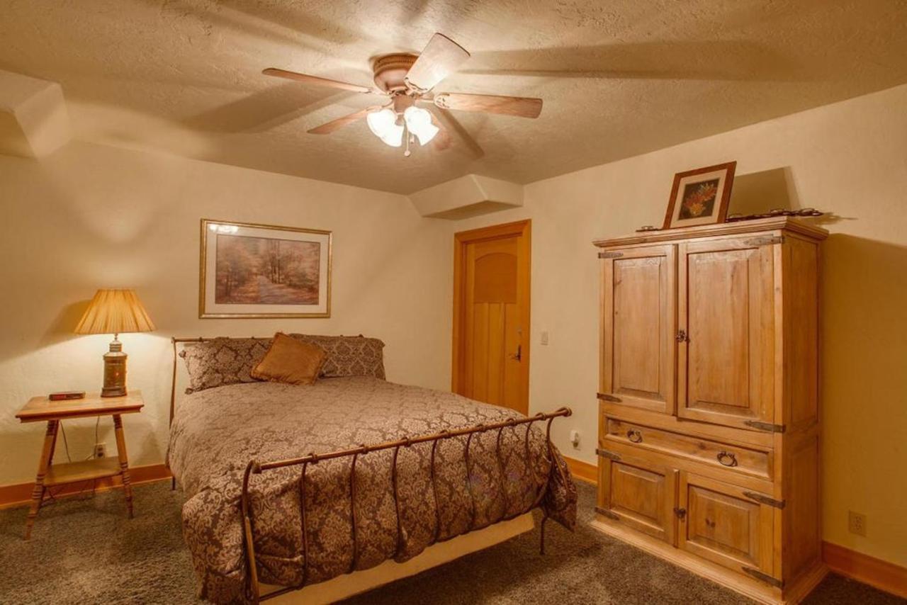 Snowgrass Lodge - River, Mountain Views & Hot Tub Leavenworth Exterior photo