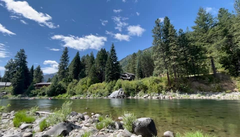 Snowgrass Lodge - River, Mountain Views & Hot Tub Leavenworth Exterior photo